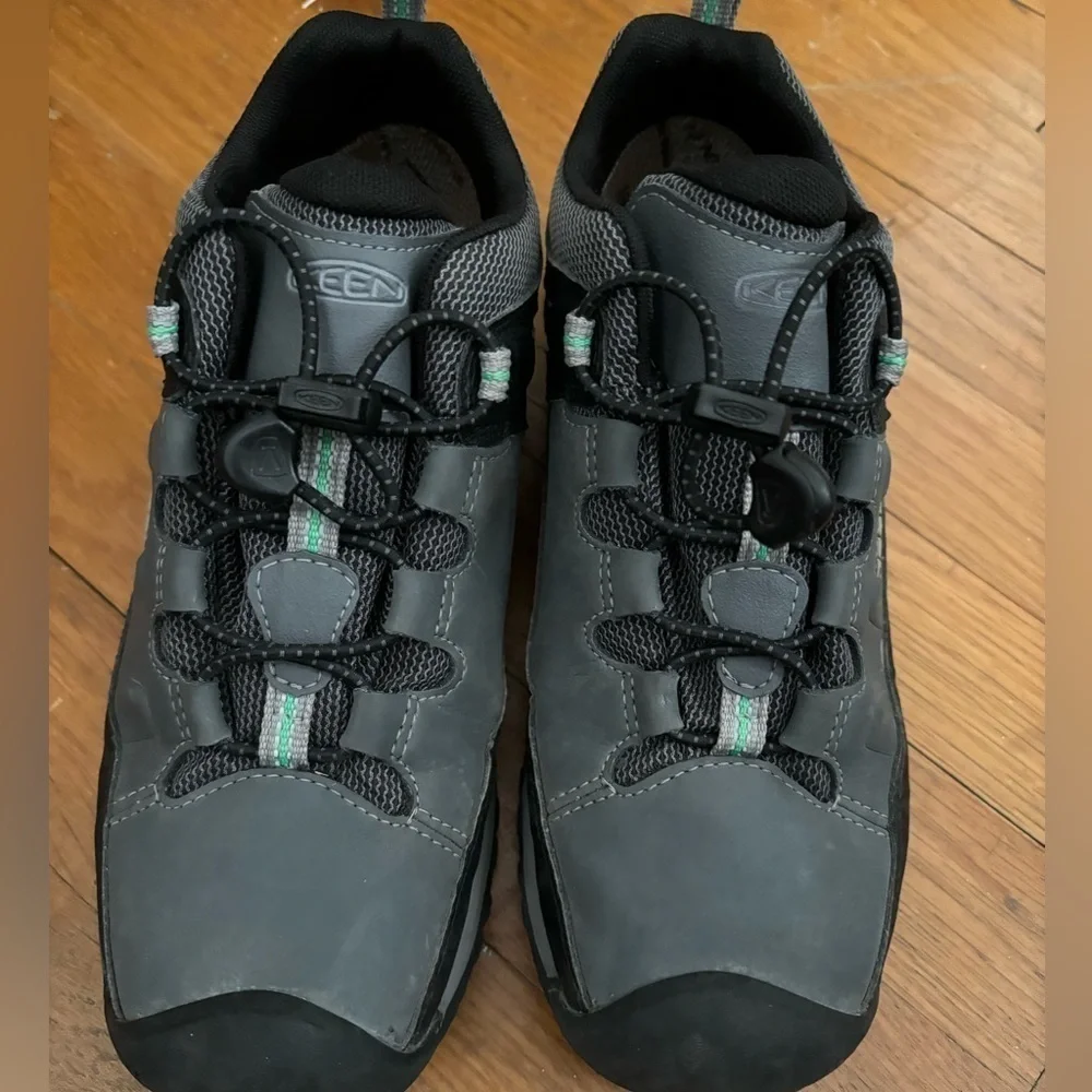 Keen Targhee gray hiking shoe size youth 5 or 7 adult